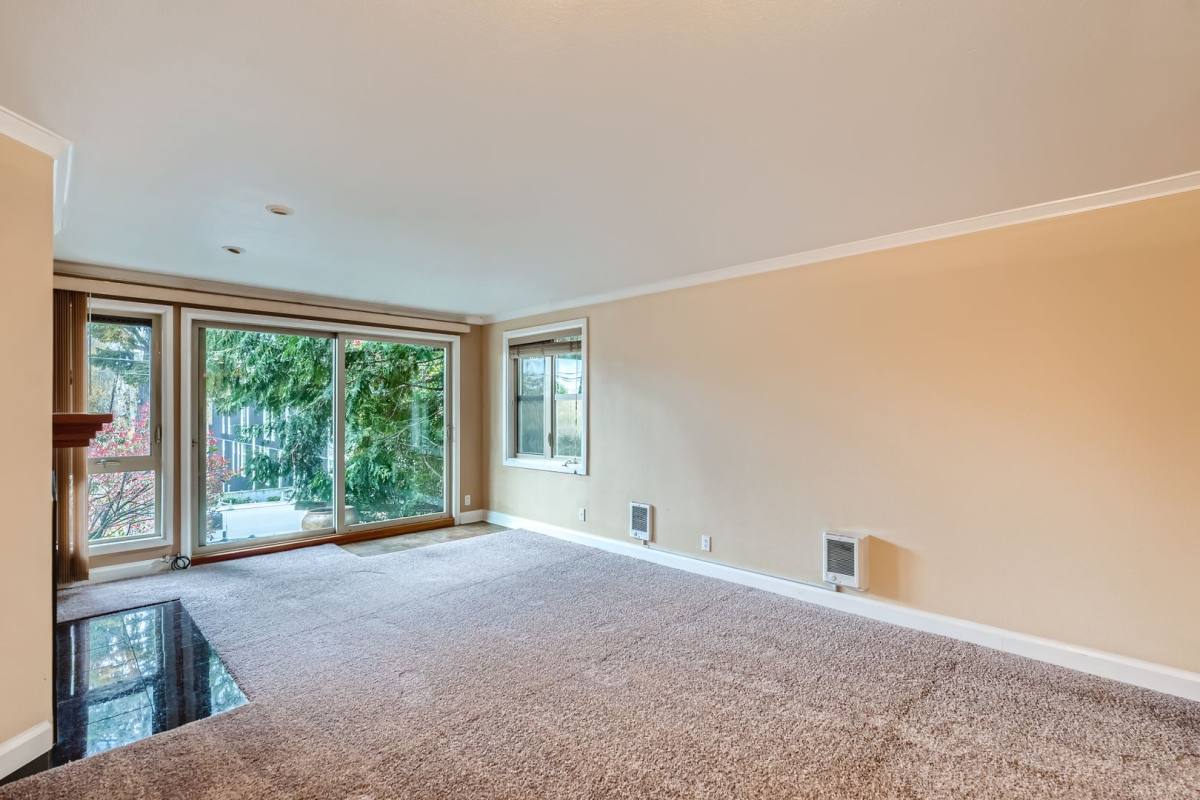 Apartment for rent at 17 Etruria St, Seattle, WA 98109