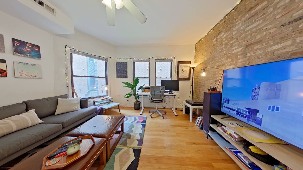 Apartment for rent at 702 W Barry Ave, Chicago, IL 60657