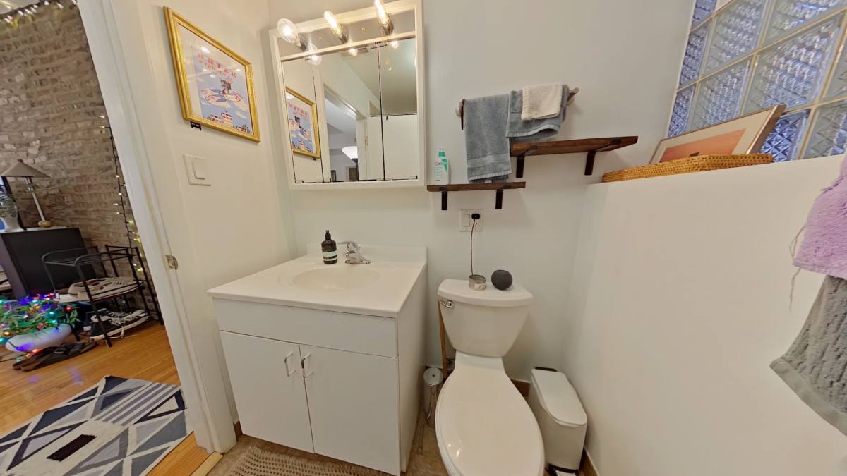 Apartment for rent at 702 W Barry Ave, Chicago, IL 60657