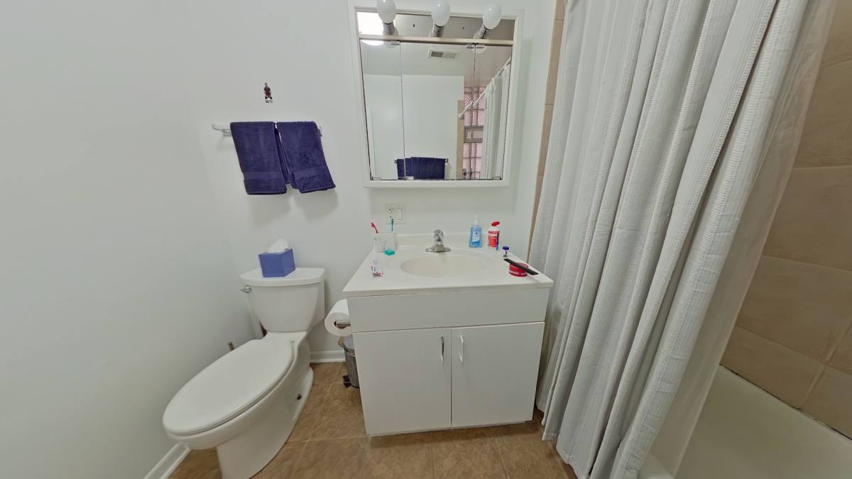 Apartment for rent at 702 W Barry Ave, Chicago, IL 60657