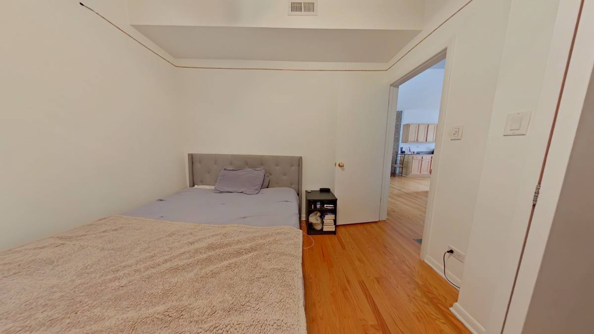 Apartment for rent at 702 W Barry Ave, Chicago, IL 60657