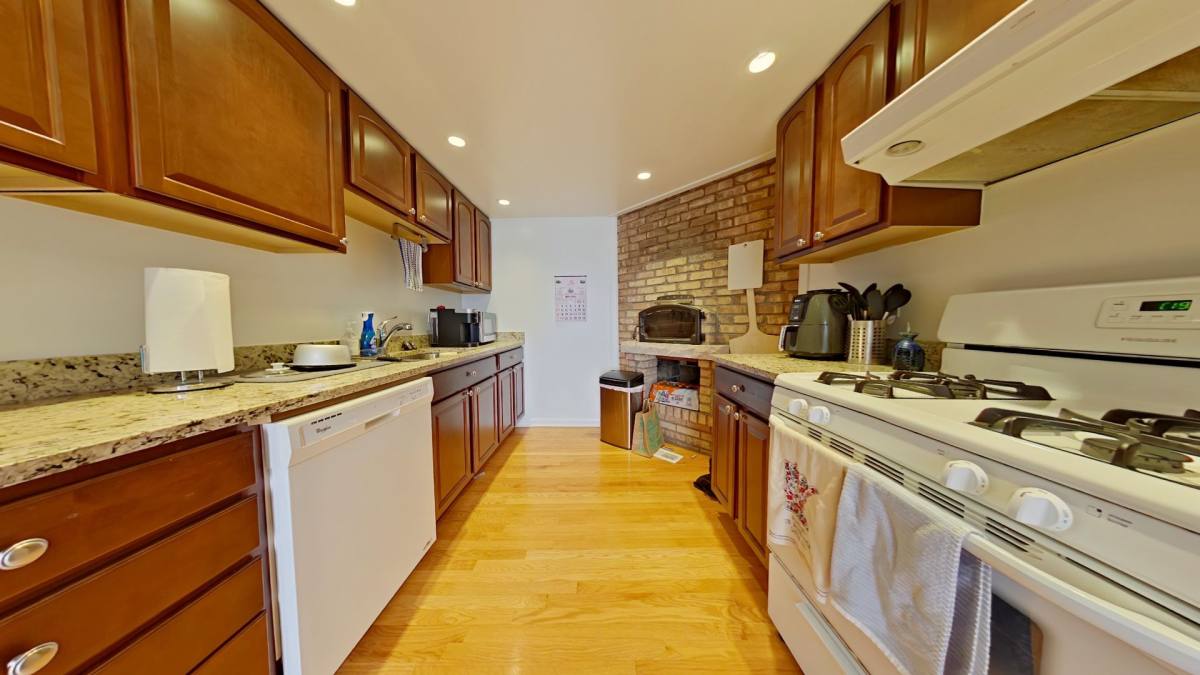 Apartment for rent at 719 W Buckingham Place, Chicago, IL 60657
