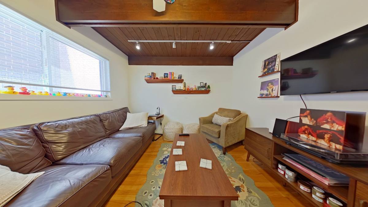 Apartment for rent at 719 W Buckingham Place, Chicago, IL 60657