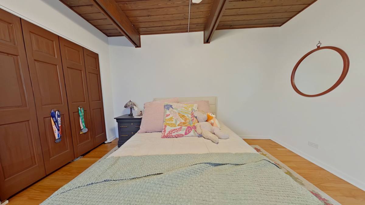 Apartment for rent at 719 W Buckingham Place, Chicago, IL 60657