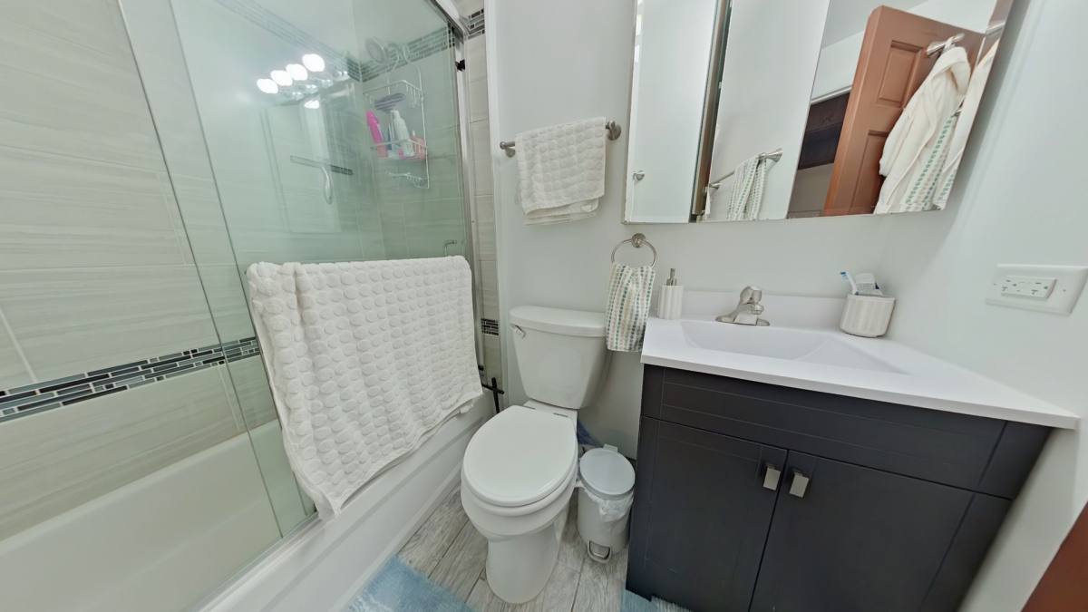 Apartment for rent at 719 W Buckingham Place, Chicago, IL 60657