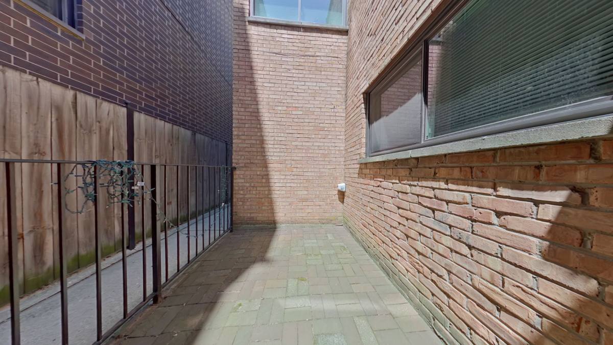 Apartment for rent at 719 W Buckingham Place, Chicago, IL 60657