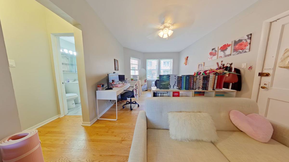 Apartment for rent at 734 W Aldine Ave, Chicago, IL 60657