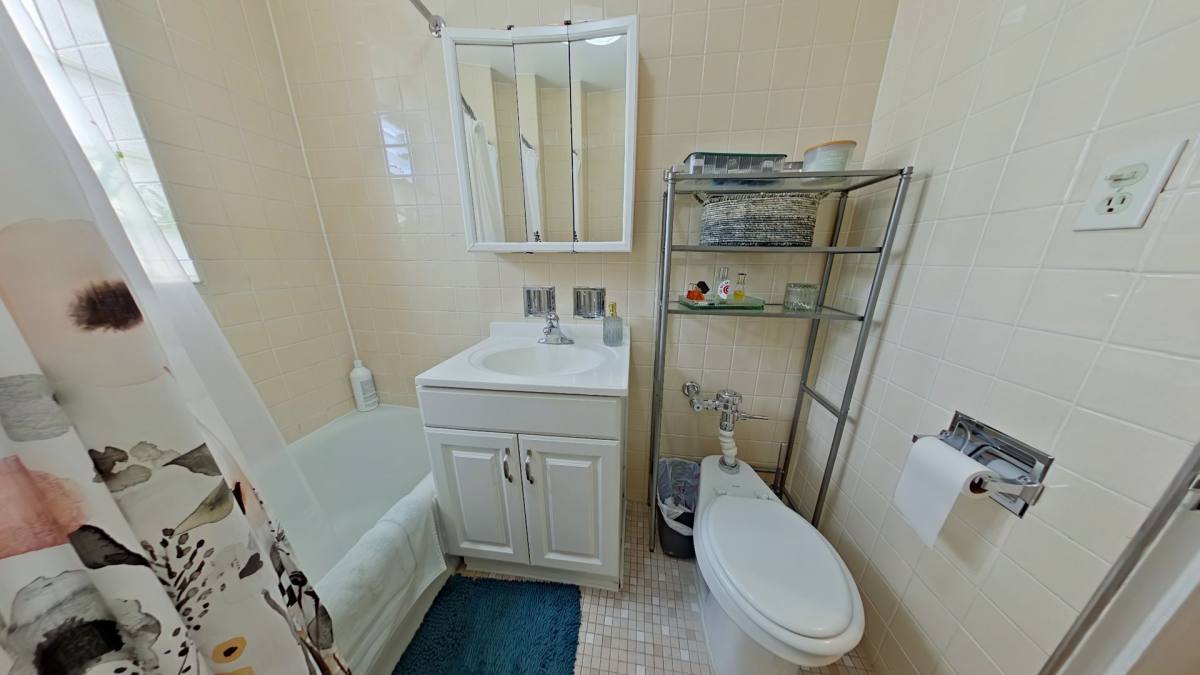 Apartment for rent at 734 W Aldine Ave, Chicago, IL 60657