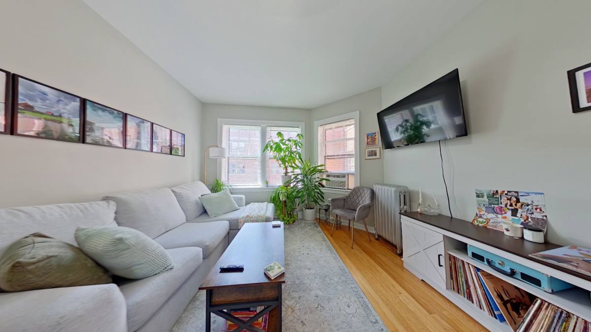 Apartment for rent at 734 W Aldine Ave, Chicago, IL 60657