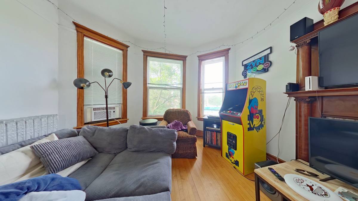 Apartment for rent at 1015 W School, Chicago, IL 60657