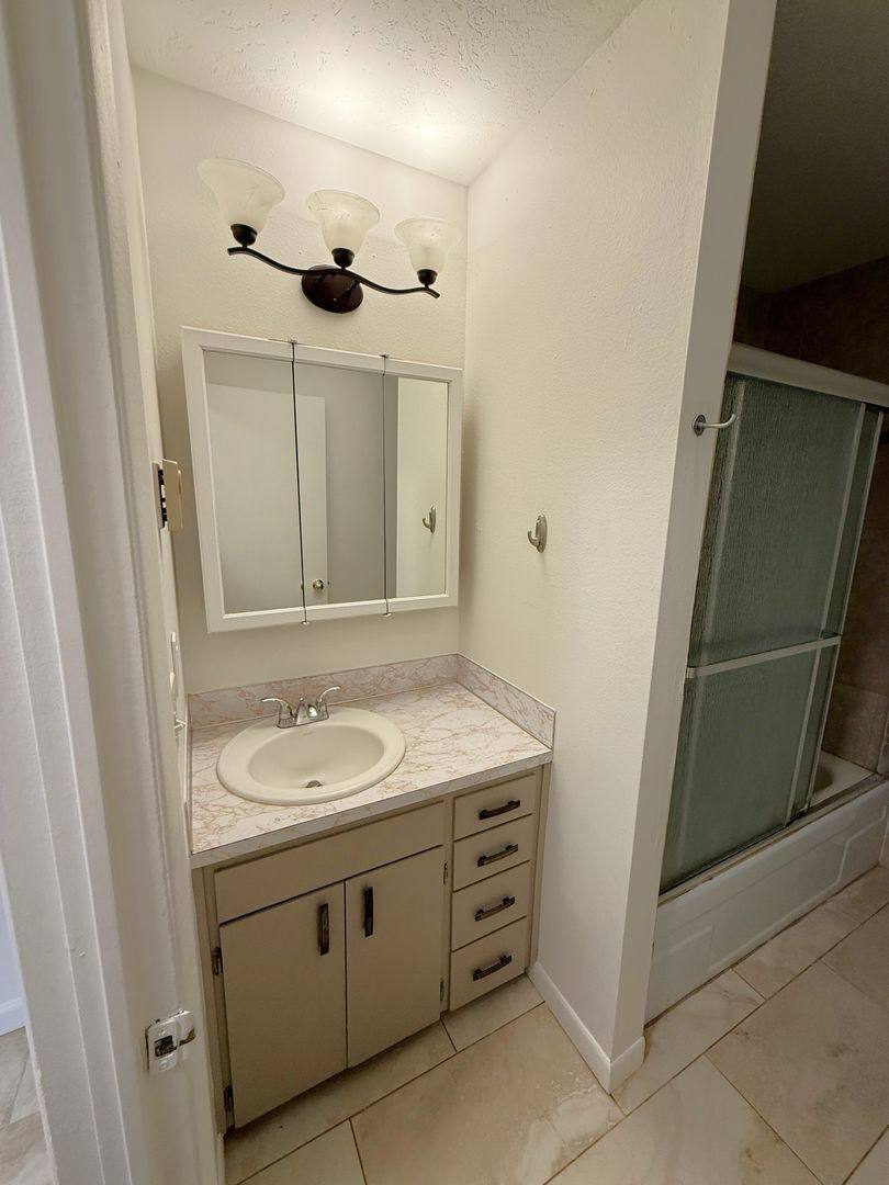 Apartment for rent at 2008 St Johns Blvd, Vancouver, WA 98661