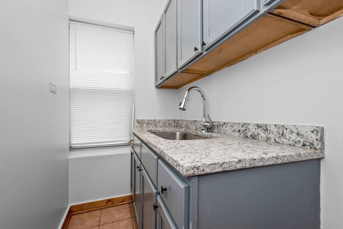 Apartment for rent at 6343-47 S Kedzie Ave, Chicago, IL 60629