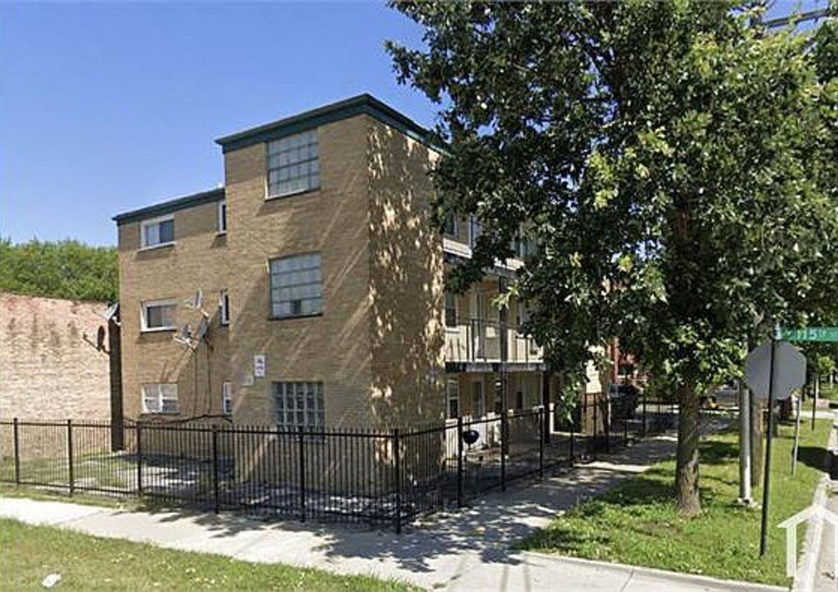 Apartment for rent at 11456 S Hale St, Chicago, IL 60643
