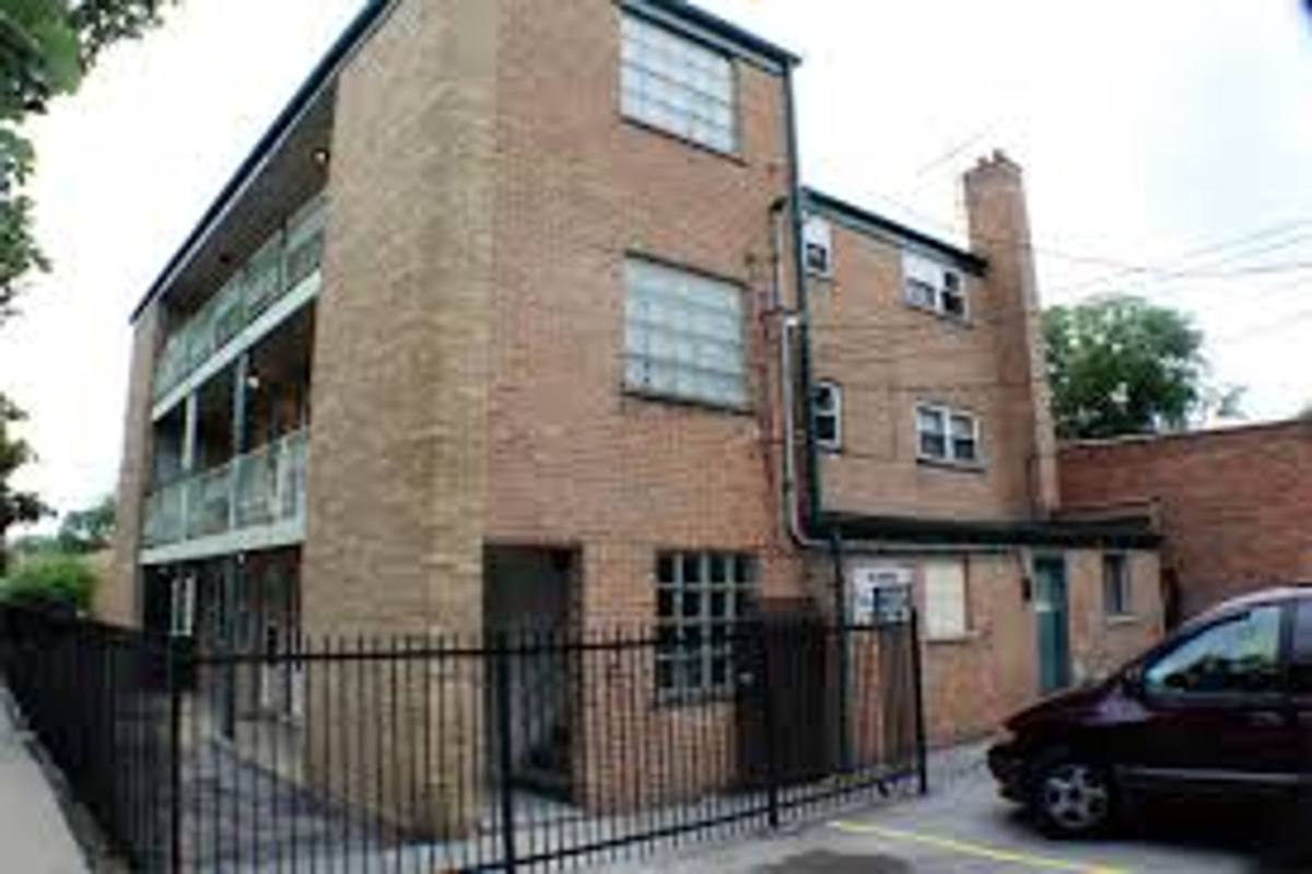 Apartment for rent at 11456 S Hale St, Chicago, IL 60643