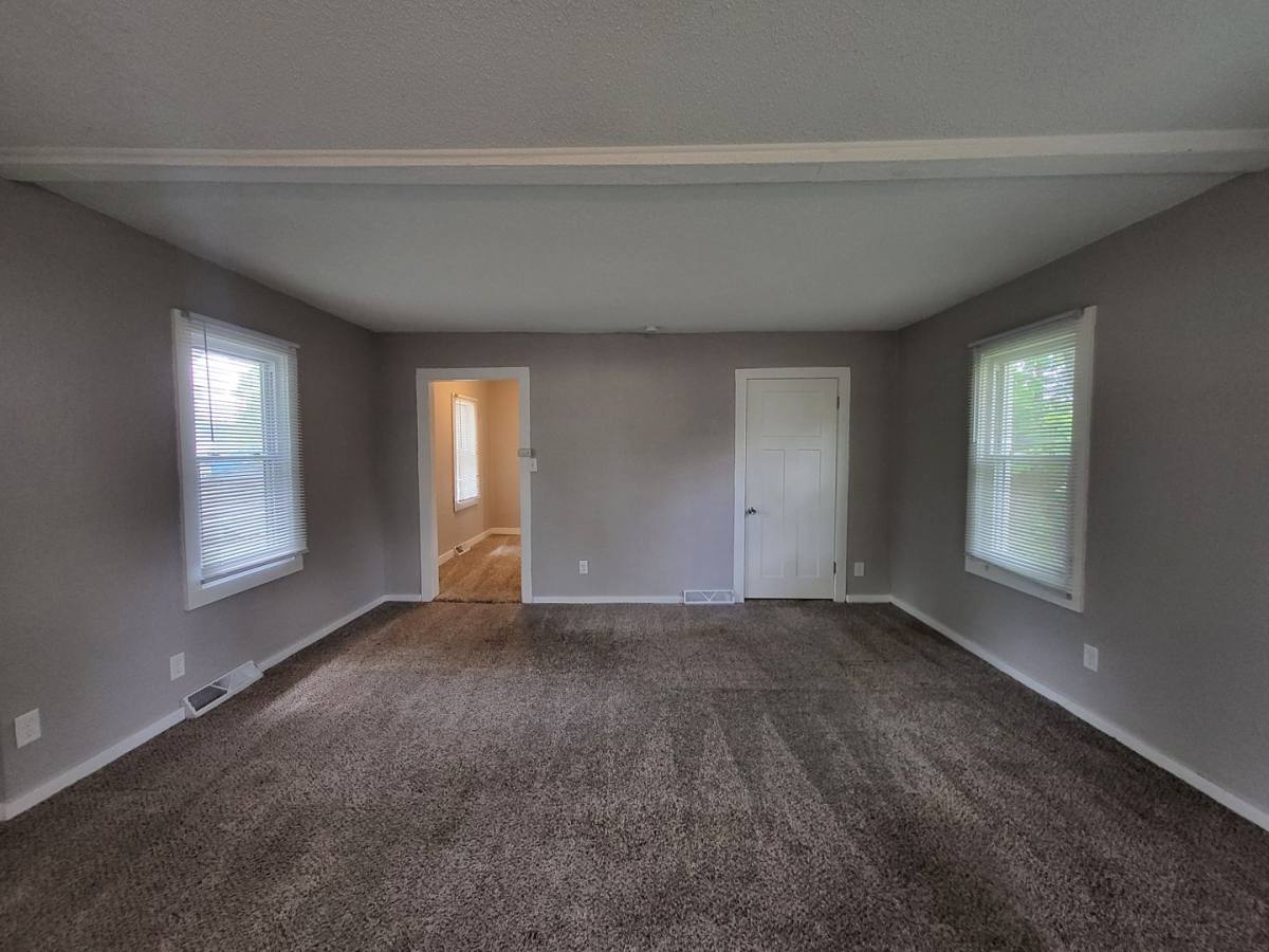 House for rent at 3840 15th St, Des Moines, IA 50313