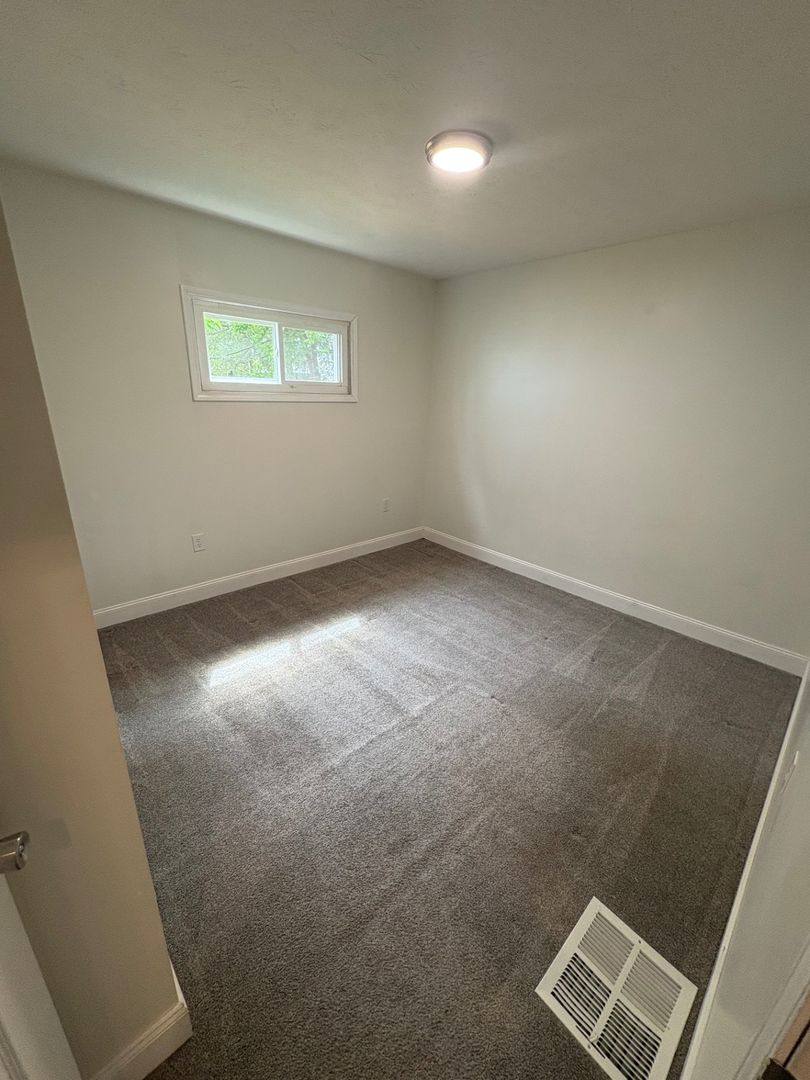 Apartment for rent at 2140 16th St, Parkersburg, WV 26101