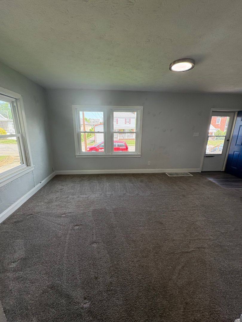 Apartment for rent at 2140 16th St, Parkersburg, WV 26101