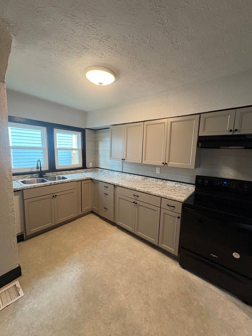 Apartment for rent at 2140 16th St, Parkersburg, WV 26101