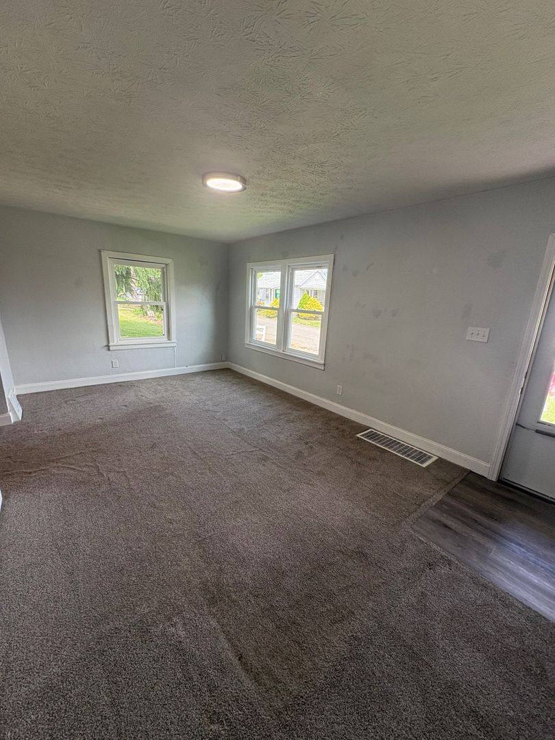 Apartment for rent at 2140 16th St, Parkersburg, WV 26101