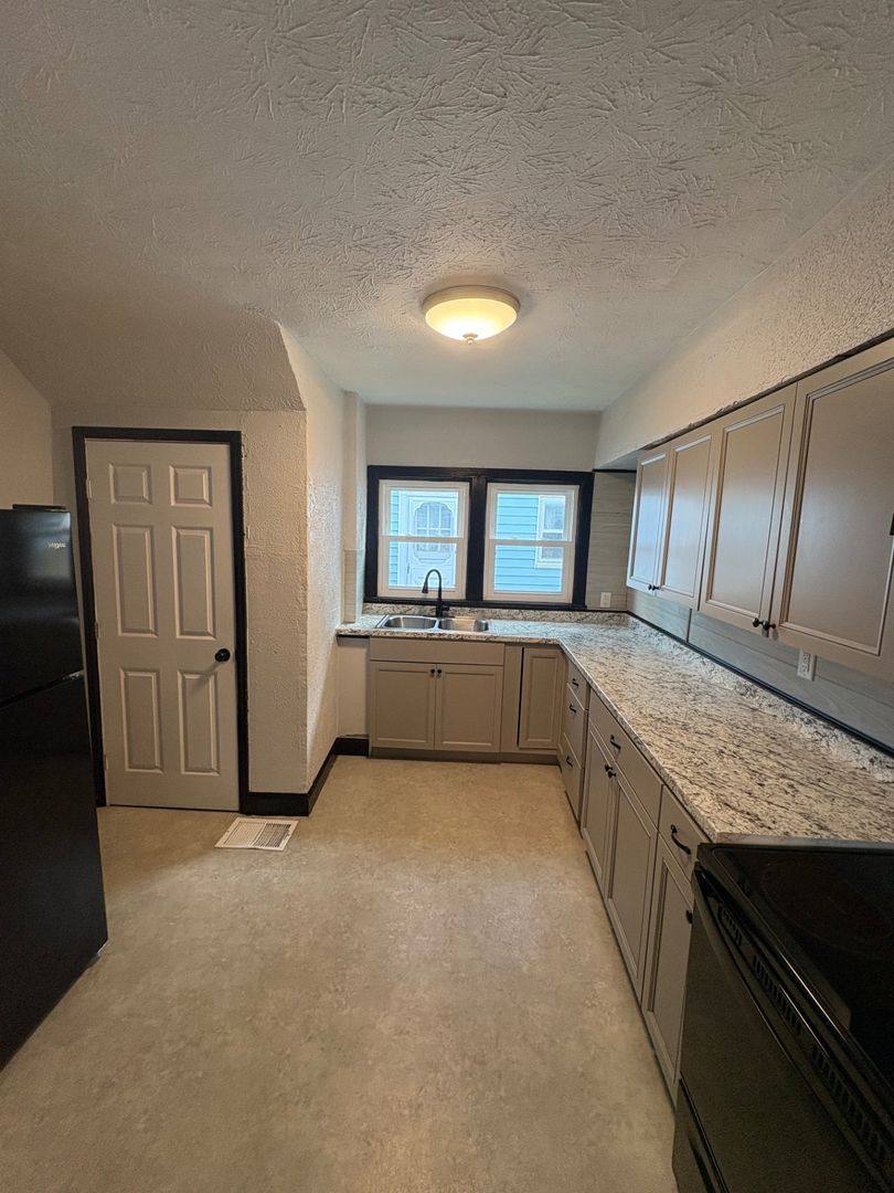 Apartment for rent at 2140 16th St, Parkersburg, WV 26101