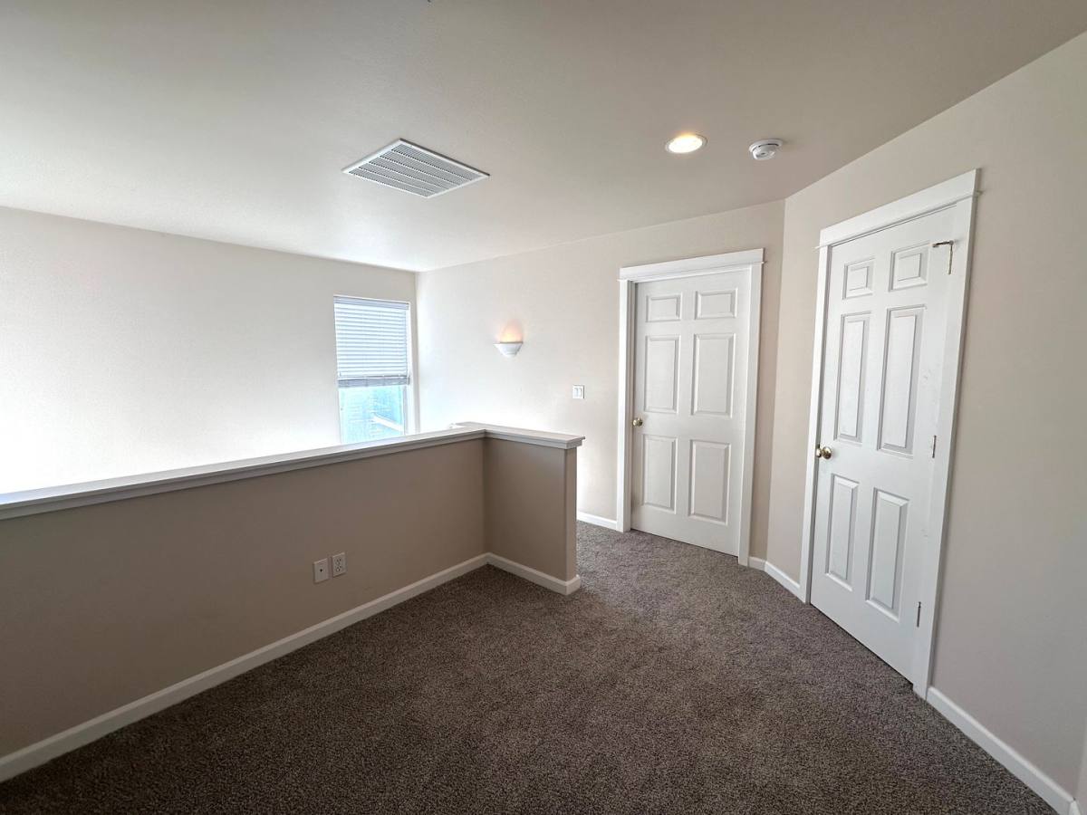 Townhouse for rent at 2614 SW Cascade Mountain Lane, Redmond, OR 97756