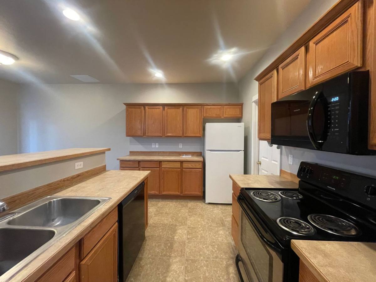 Townhouse for rent at 2614 SW Cascade Mountain Lane, Redmond, OR 97756