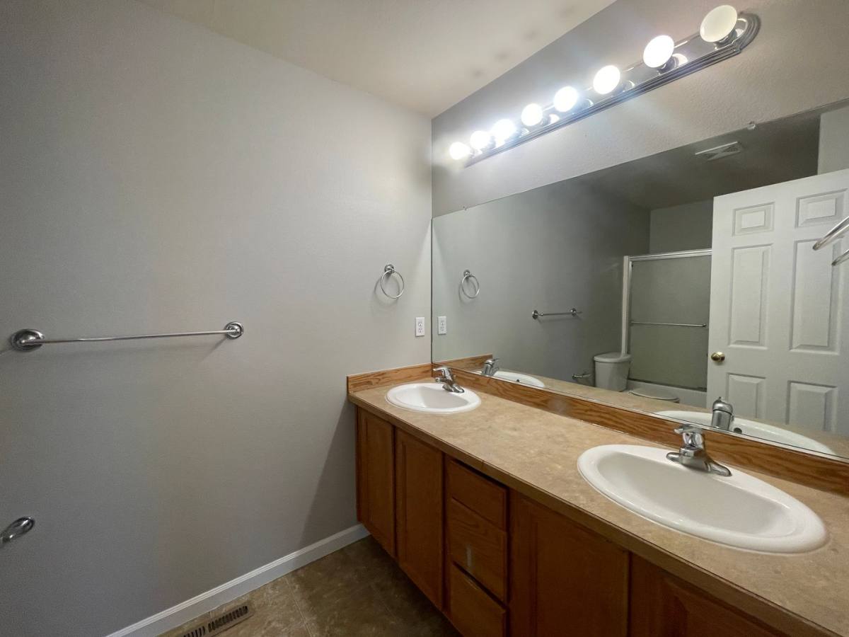 Townhouse for rent at 2614 SW Cascade Mountain Lane, Redmond, OR 97756