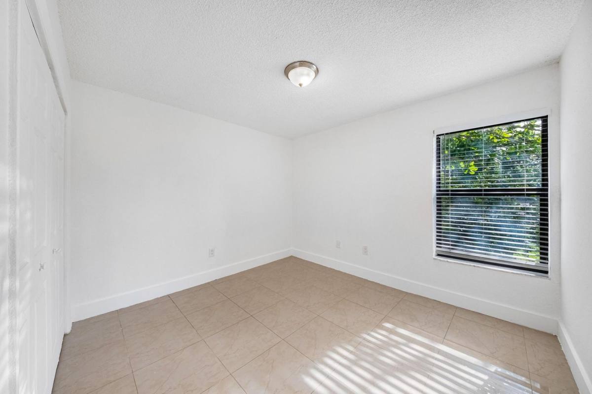Apartment for rent at 13251 Memorial Highway, Miami, FL 33161