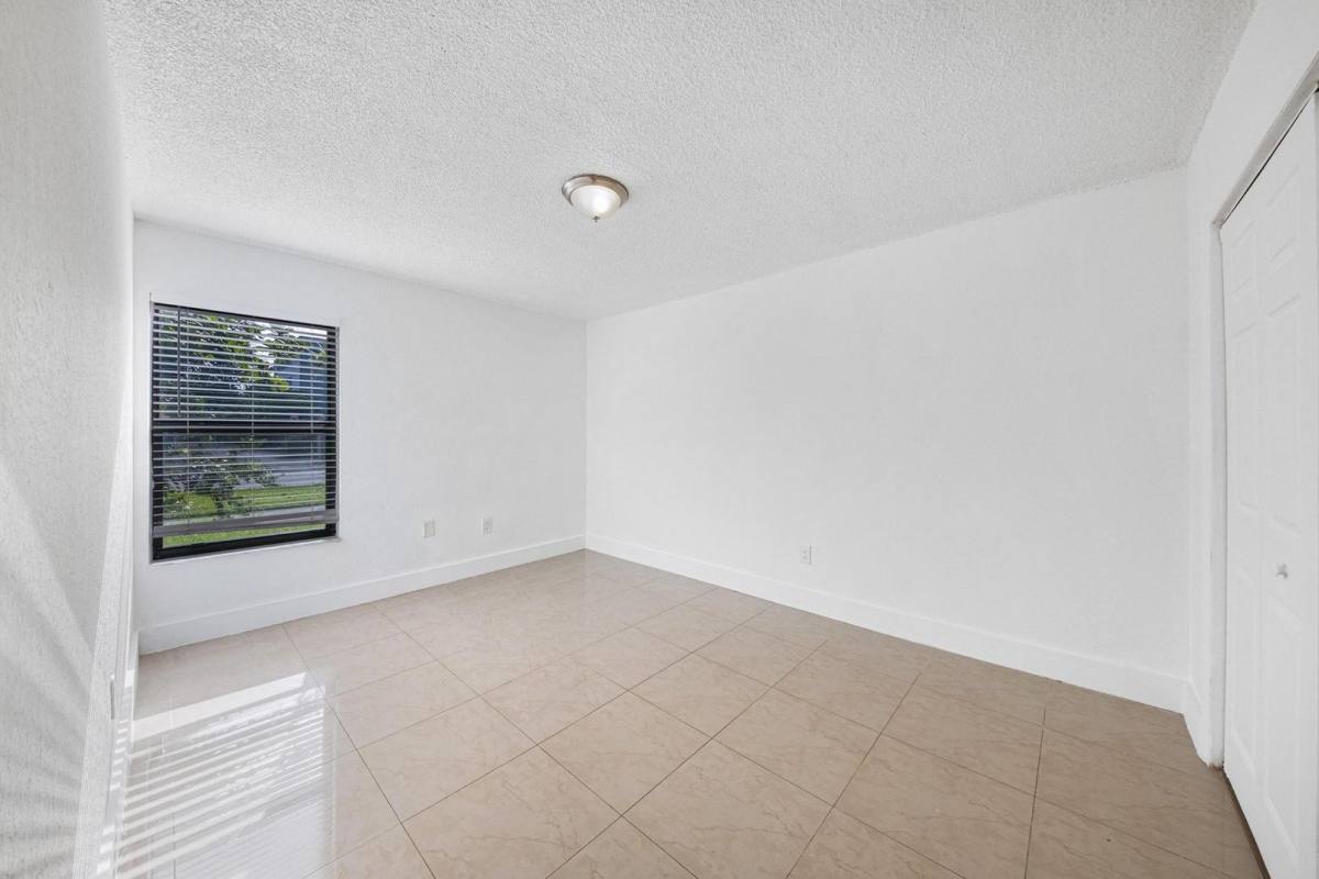 Apartment for rent at 13251 Memorial Highway, Miami, FL 33161