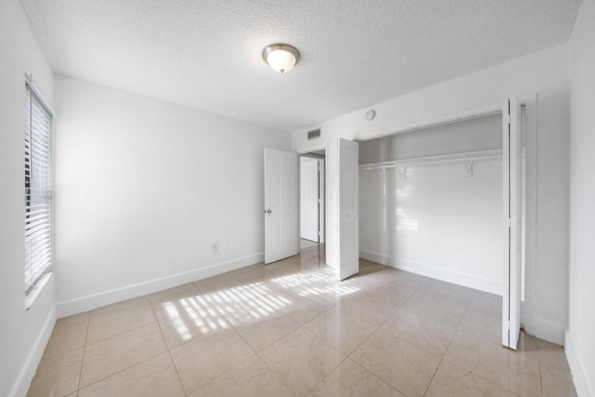 Apartment for rent at 13251 Memorial Highway, Miami, FL 33161