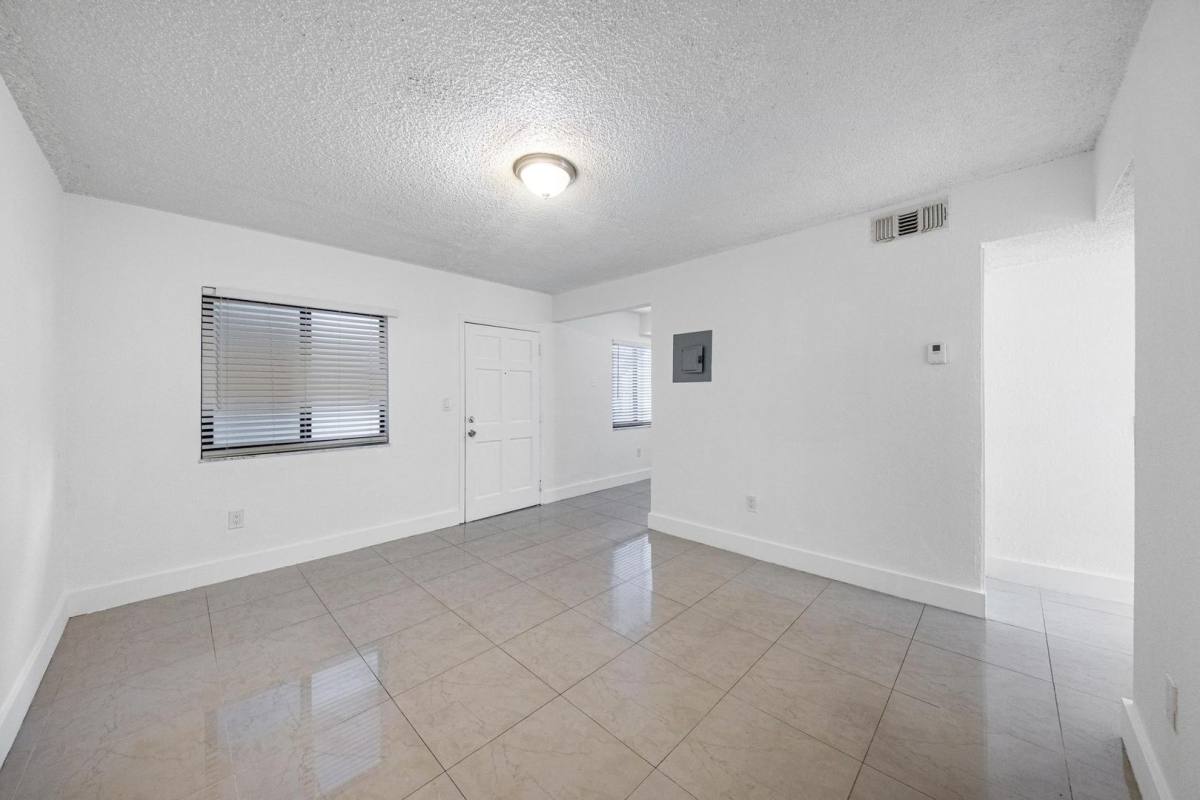 Apartment for rent at 13251 Memorial Highway, Miami, FL 33161