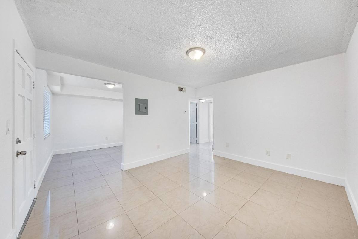 Apartment for rent at 13251 Memorial Highway, Miami, FL 33161