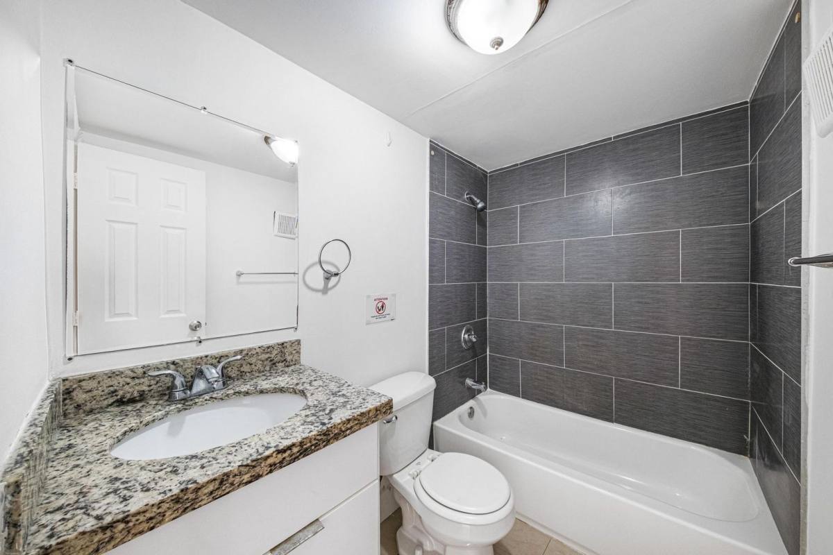 Apartment for rent at 13251 Memorial Highway, Miami, FL 33161