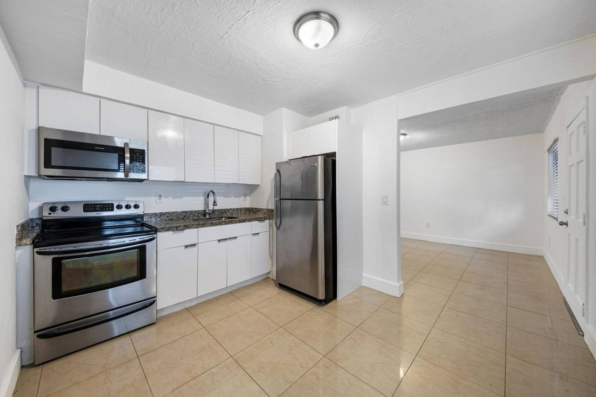 Apartment for rent at 13251 Memorial Highway, Miami, FL 33161