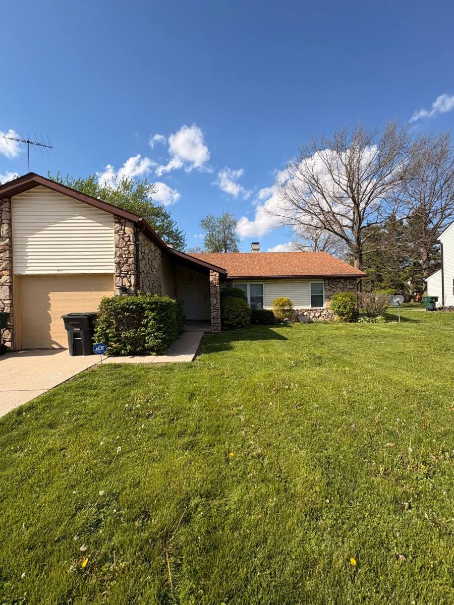 Townhouse for rent at 312-314 W Charter Dr, Muncie, IN 47303