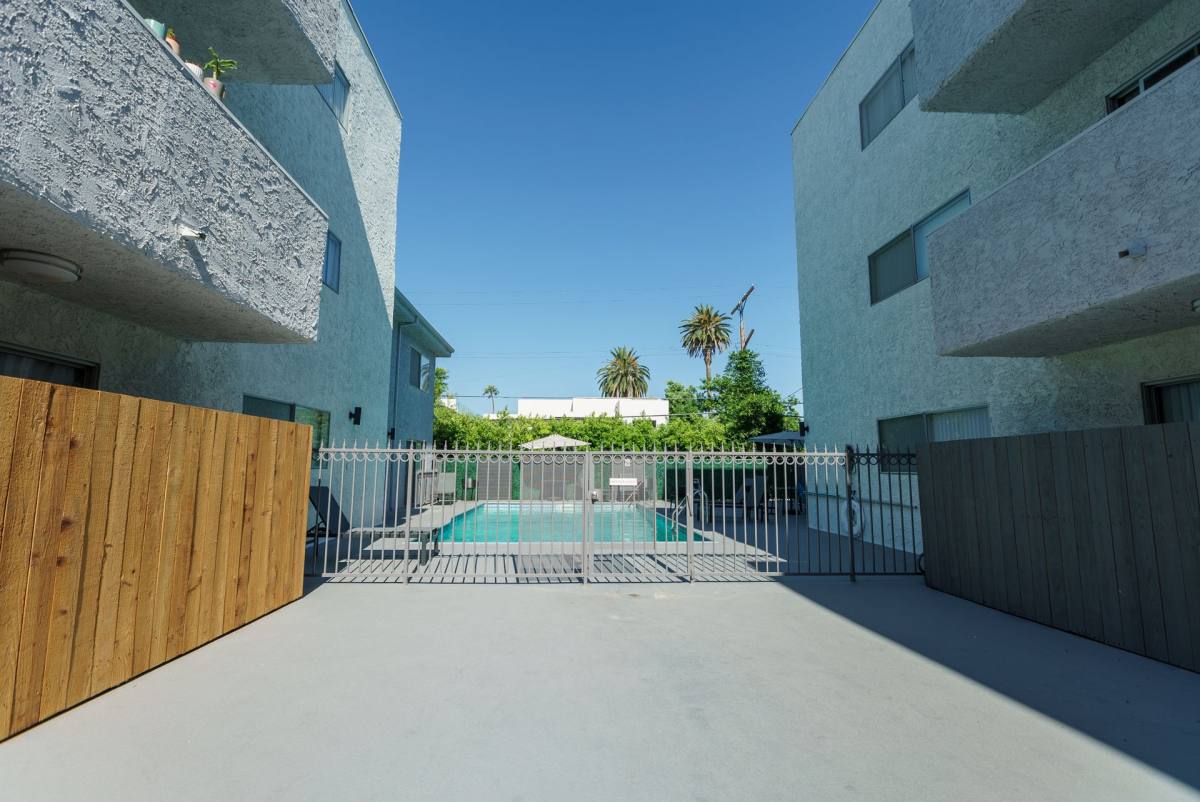 Apartment for rent at 616 N Sweetzer Ave, Los Angeles, CA 90048