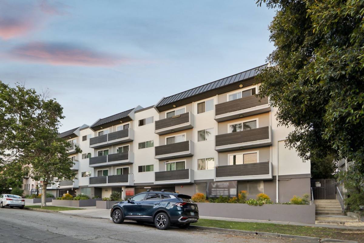 Apartment for rent at 616 N Sweetzer Ave, Los Angeles, CA 90048