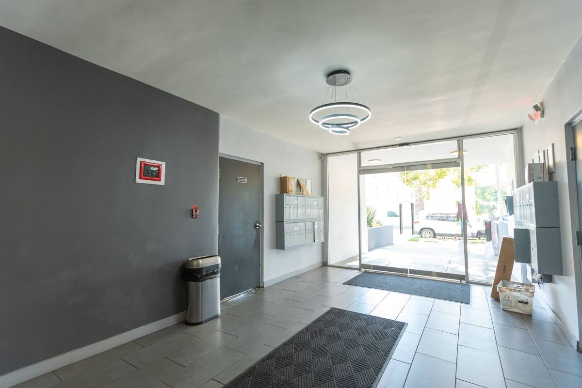 Apartment for rent at 616 N Sweetzer Ave, Los Angeles, CA 90048