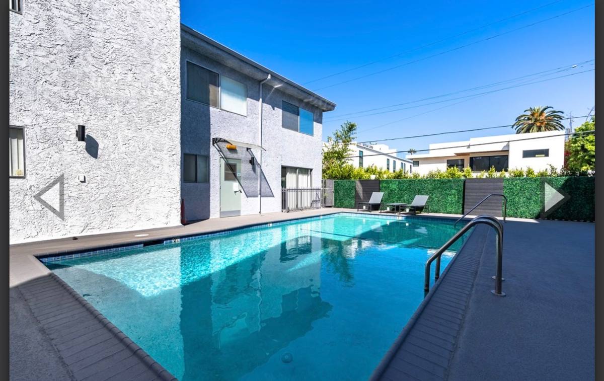 Apartment for rent at 616 N Sweetzer Ave, Los Angeles, CA 90048