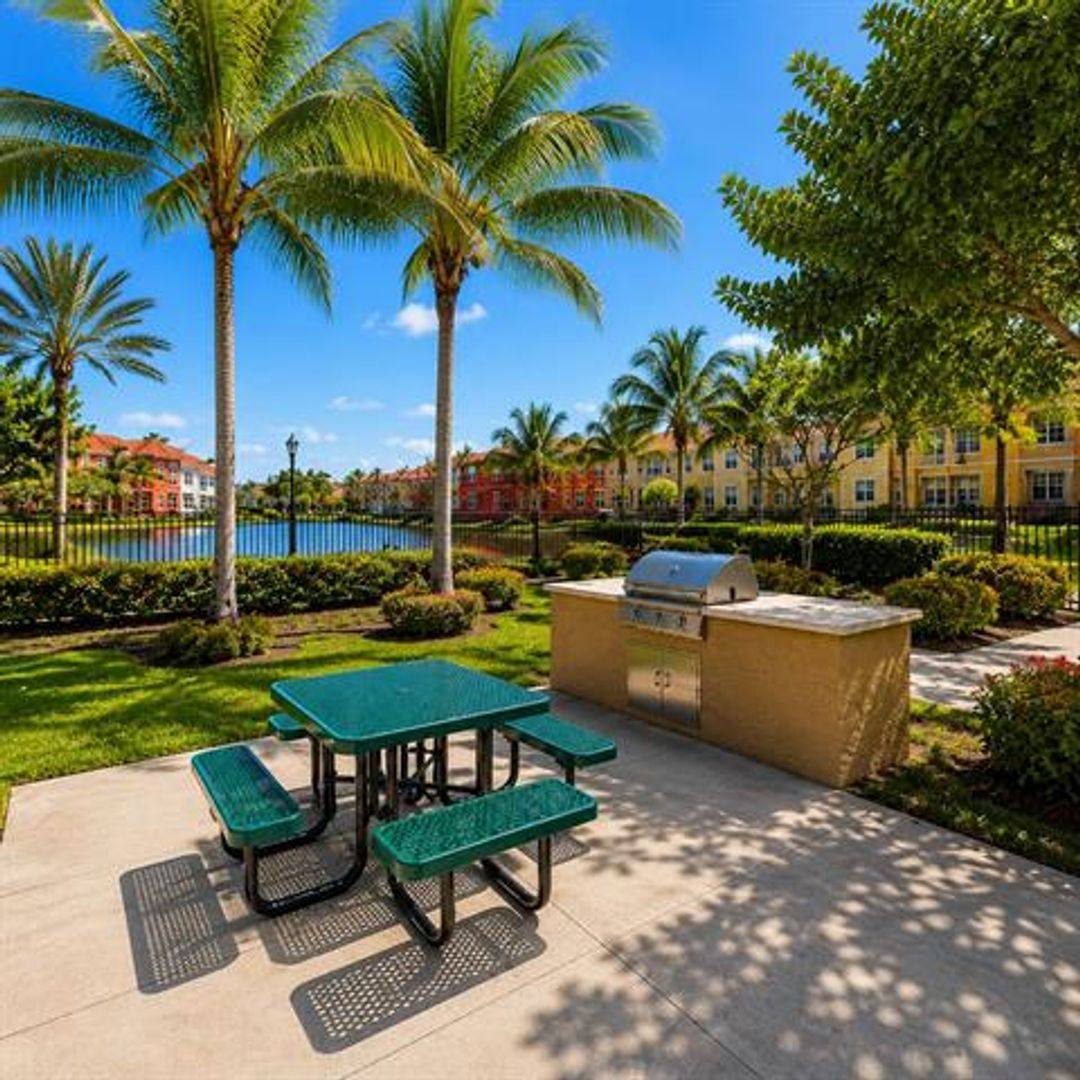 Apartment for rent at 4404 SW 160th Ave, Hollywood, FL 33027