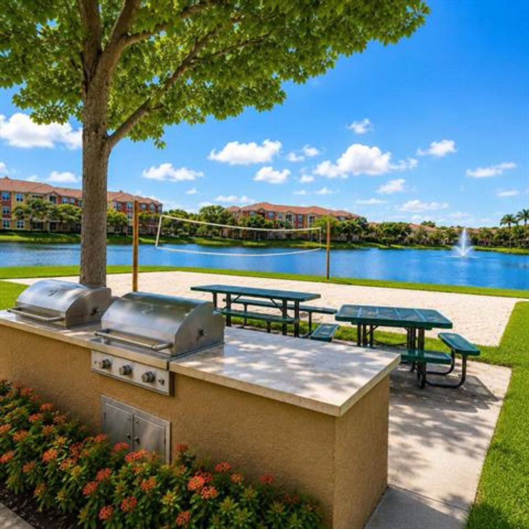 Apartment for rent at 4404 SW 160th Ave, Hollywood, FL 33027