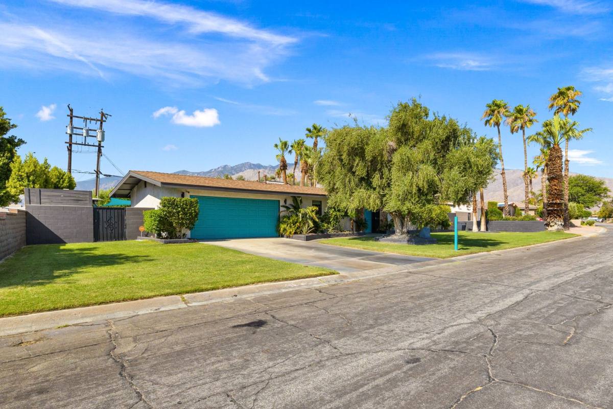 House for rent at 2445 E Del Lago Rd, Palm Springs, CA 92262