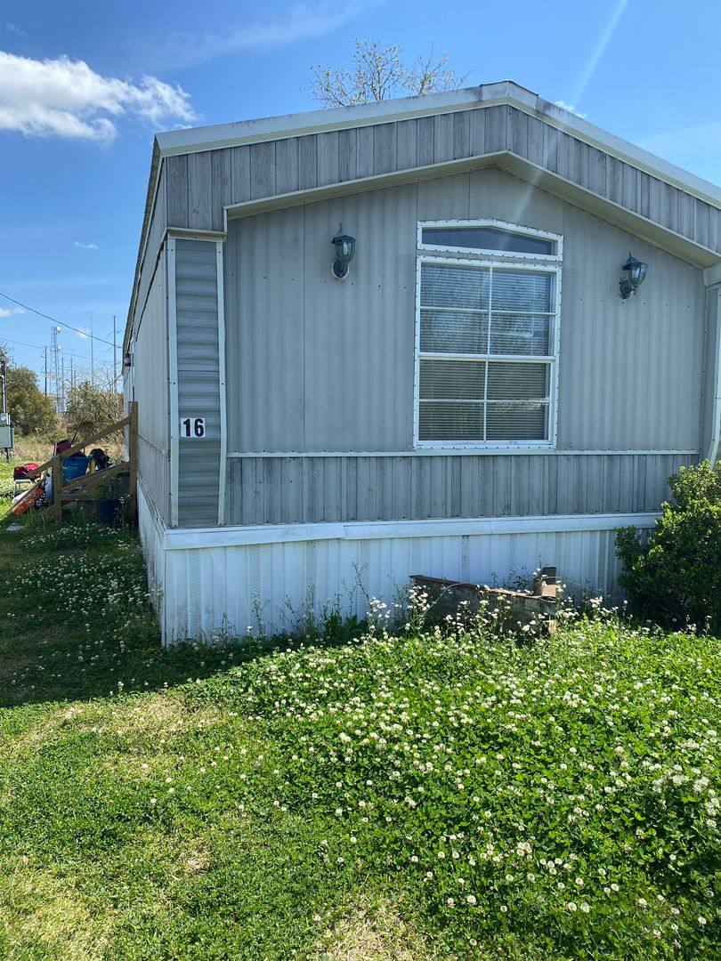 Apartment for rent at 1118 Melvin Dupuis Rd, Breaux Bridge, LA 70517