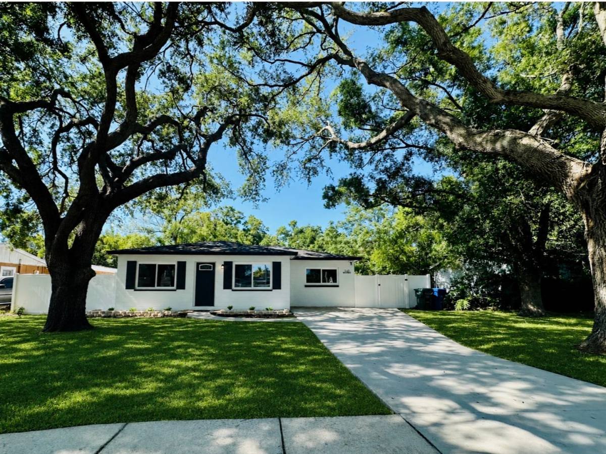 House for rent at 740 16th Ave SW, Largo, FL 33770