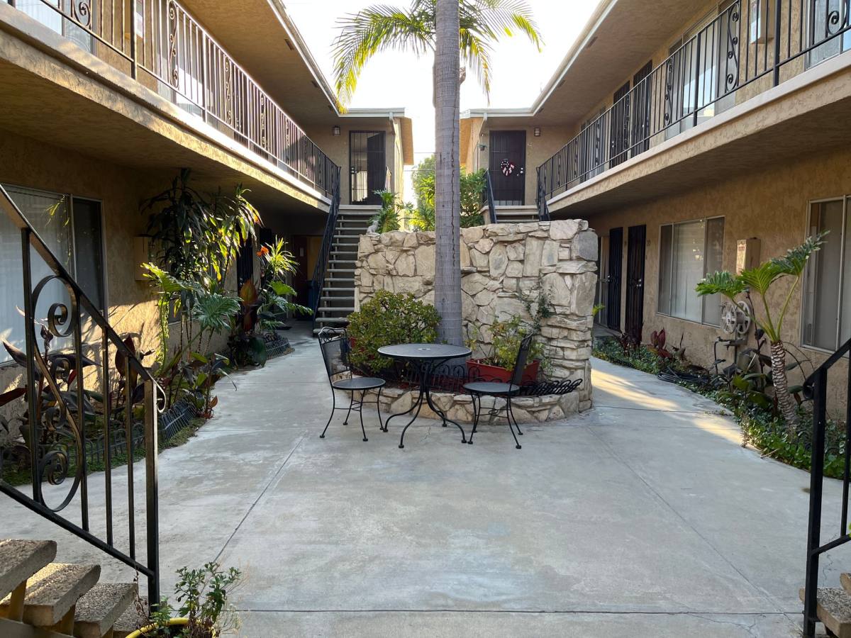 Apartment for rent at 915 Coronado Ave, Long Beach, CA 90804