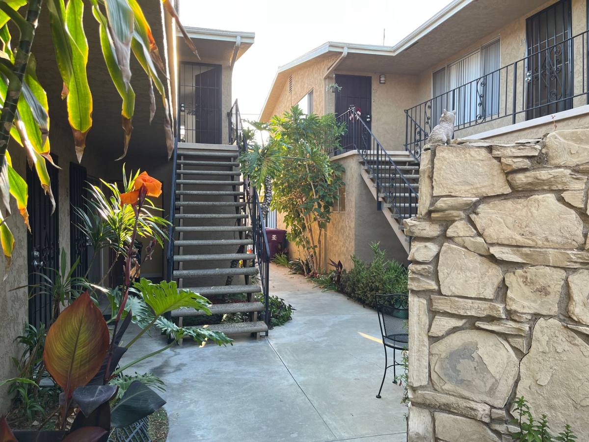 Apartment for rent at 915 Coronado Ave, Long Beach, CA 90804