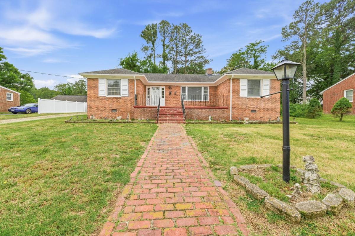 House for rent at 525 James Ave, Colonial Heights, VA 23834