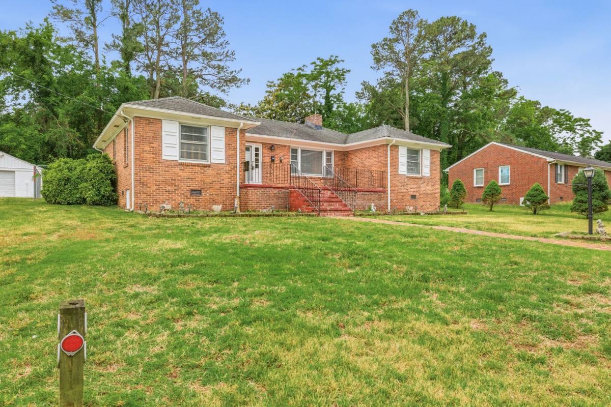 House for rent at 525 James Ave, Colonial Heights, VA 23834