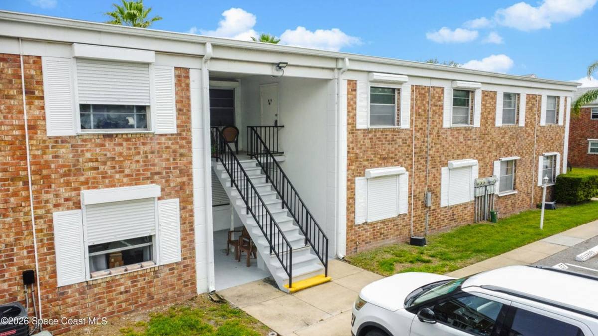 Apartment for rent at 190 E Olmstead Dr, Titusville, FL 32780