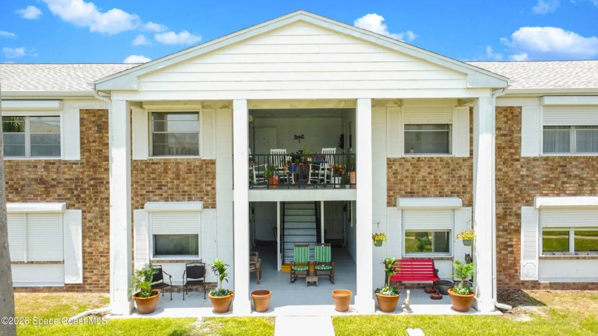 Apartment for rent at 190 E Olmstead Dr, Titusville, FL 32780